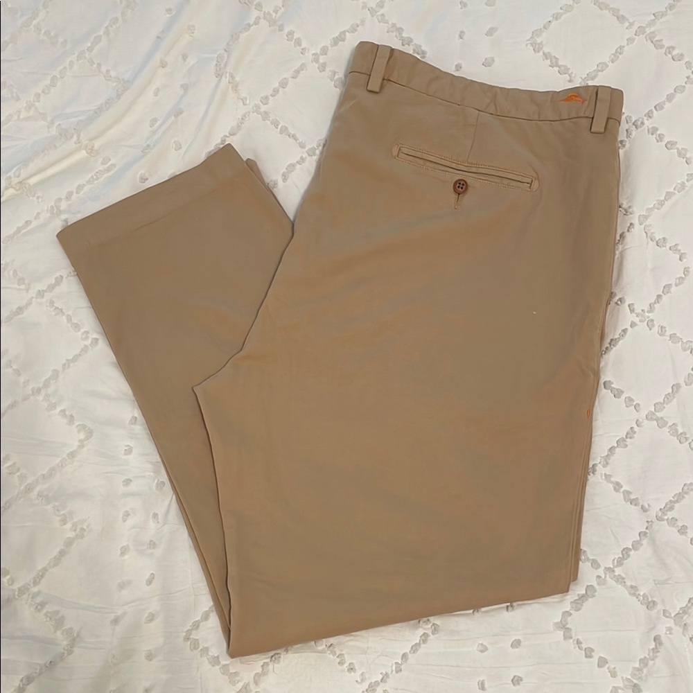 Tommy Bahama Men's Khaki Chinos waist 44 EUC flat front